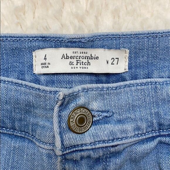 Abercrombie and Fitch light wash short shorts - Picture 2 of 9